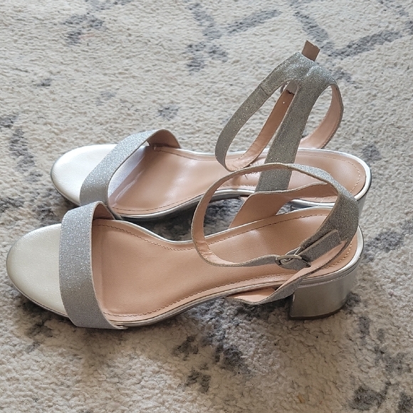 Elegant Silver Ankle Strap Women's Sandals - Picture 9 of 10